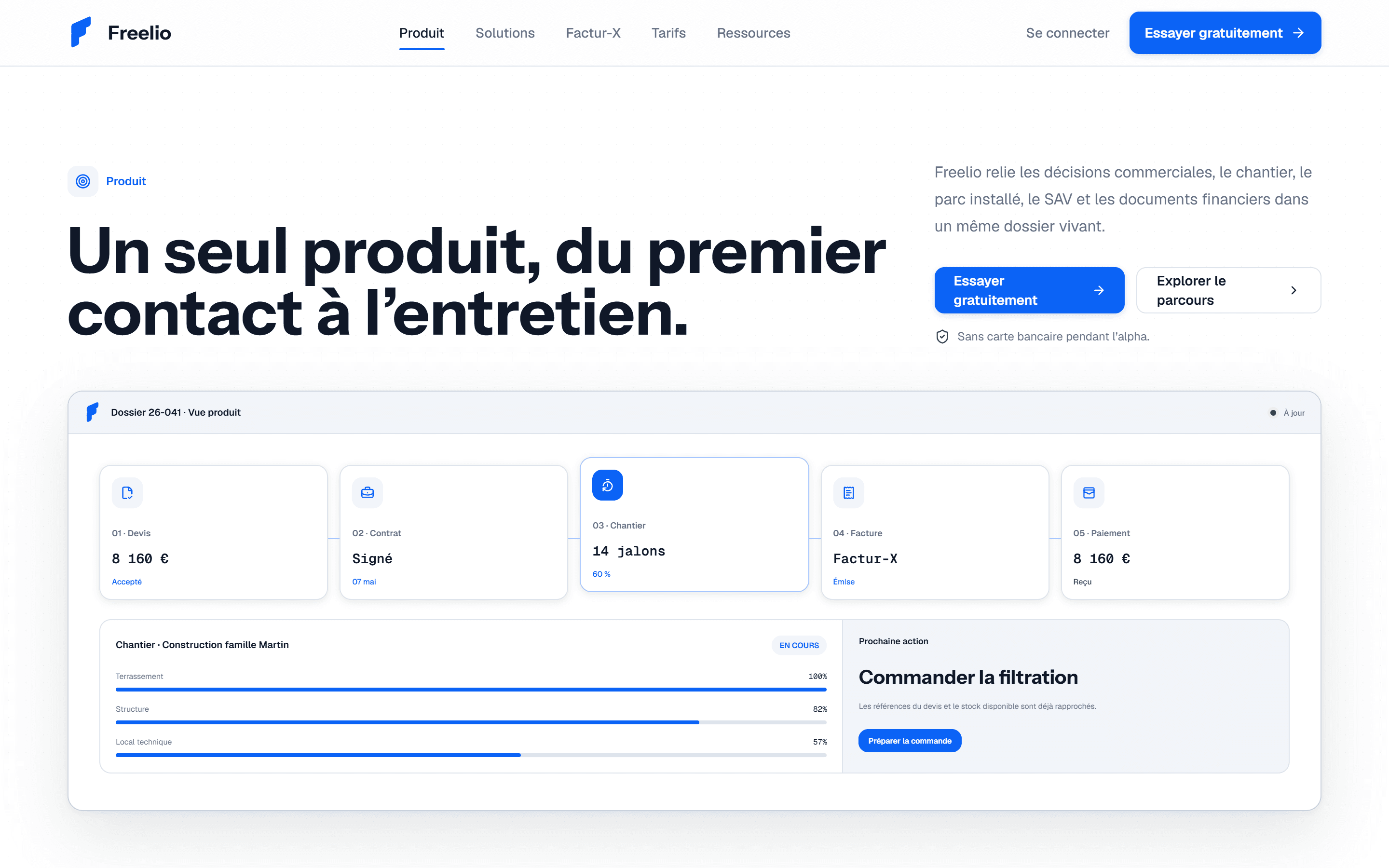 Page de présentation de Freelio avec un aperçu de dossier reliant devis, chantier et facture.